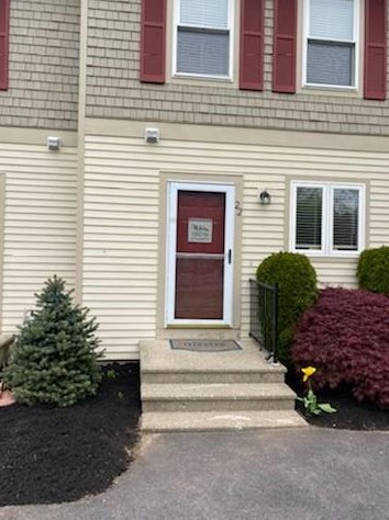 22 Fairway Dr, Coventry, RI 02816-5772