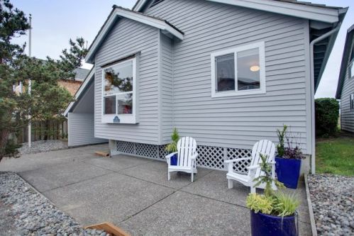 359 Bch St, Manzanita OR  97130-9003 exterior