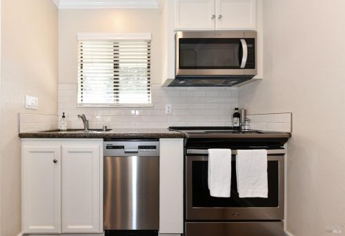 660 Cottage Dr, Fairfield CA  94558-1212 exterior