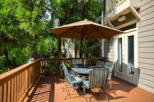 2527 Brookline Cir, Atlanta GA  30319-3690 exterior