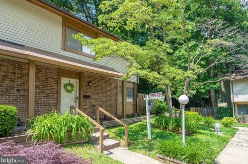 10677 Oak Thrush Ct, Springfield, VA 22015-2215