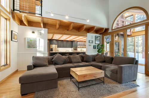 13102 Hansel Ave, Truckee CA  96161-6234 exterior