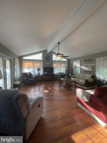 160 Crst Ave, Trenton NJ  08690-2103 exterior