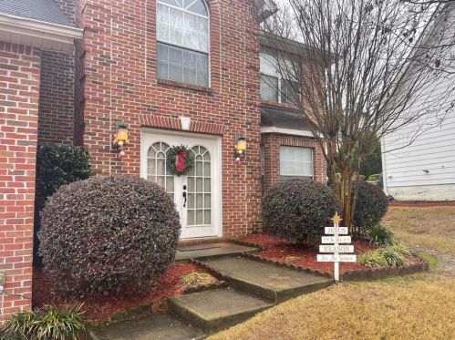 1156 Old Greystone Dr, Lithonia, GA 30058-9095
