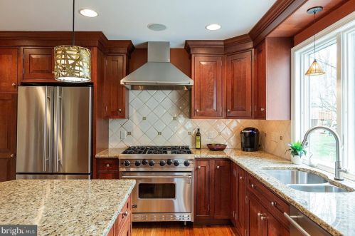 2006 Rachael Dr, Lancaster PA  17601-3655 exterior