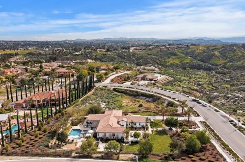 1769 Green Orchard Pl, Riverside CA  92508-8746 exterior