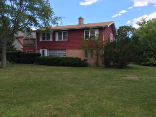 1443 Brandon Rd, Glenview, IL 60025-2336