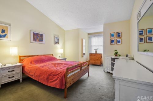 62 Springwood Ct, Princeton NJ  08540-9404 exterior