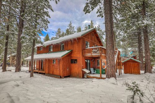 12555 Hillside Dr, Truckee CA  96161-6330 exterior