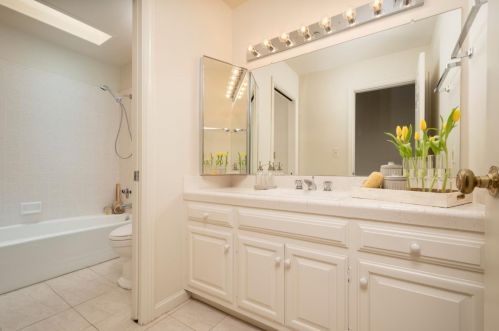 1133 Douglas Ave, Burlingame CA  94010-3993 exterior