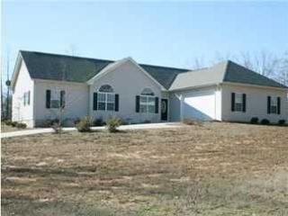 6104 Woodland Dr, Gillsville, GA 30543-2425