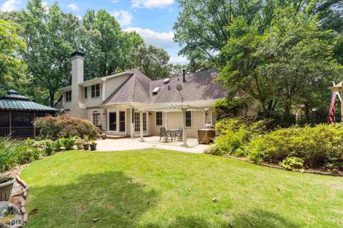 250 Cameron Ridge Dr, Atlanta GA  30328-4709 exterior