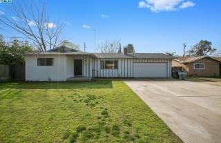4113 School Ave, Visalia, CA 93291-5442