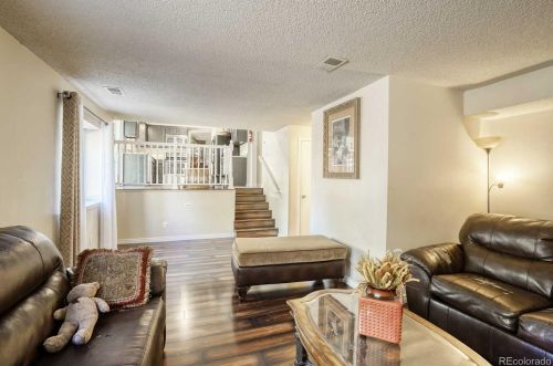 1060 Naples Way, Aurora CO 80017-3170 exterior