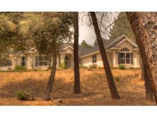 10320 White Star Dr, Redding, CA 96001-8746