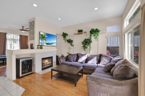 1527 Prestwick Dr, Riverside CA  92507-8448 exterior