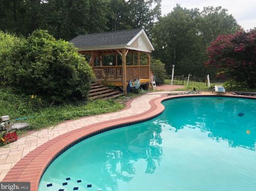 2890 Spg Lk Dr, Davidsonville MD 21035-1230 exterior