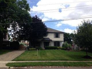 154 Dawson Ave, Columbus, OH 43209-1731