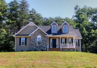 1065 Chapel Woods Dr, Bedford, VA 24523
