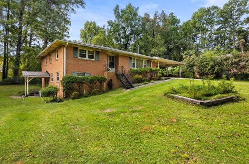 3360 Linda Dr, Lithia Springs, GA 30122-2438