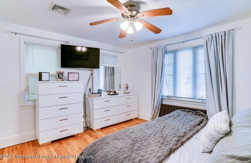 240 Wall St, Tinton Falls NJ 07724-2419 exterior