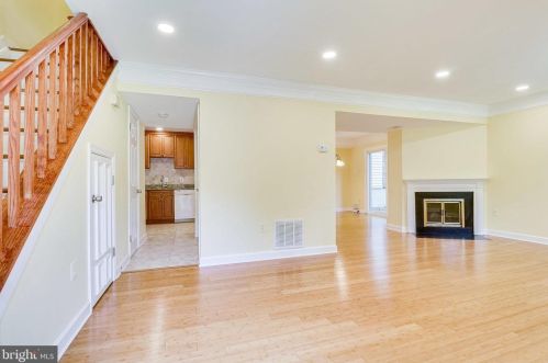 5682 Oak Tanager Ct, Springfield, VA 22015-2227