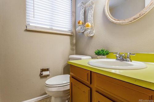 6117 Locust St, Englewood CO 80112-1324 exterior