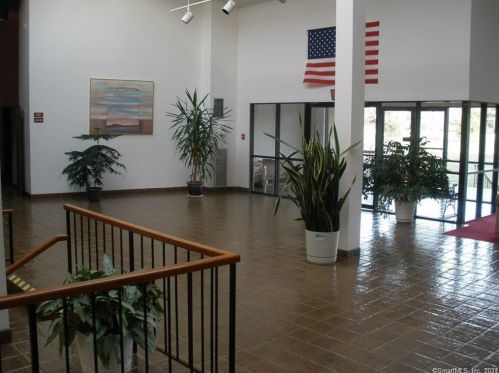44 Putter Dr, Wallingford, CT 06492-5046