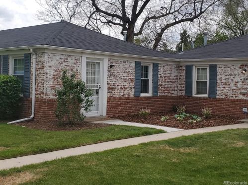 1257 Locust St, Denver CO 80207-3943 exterior