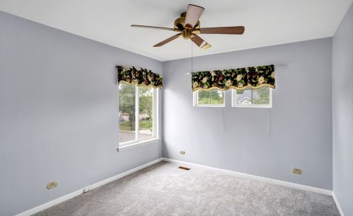 841 Tamarac Dr, Carol Stream IL  60188-4427 exterior