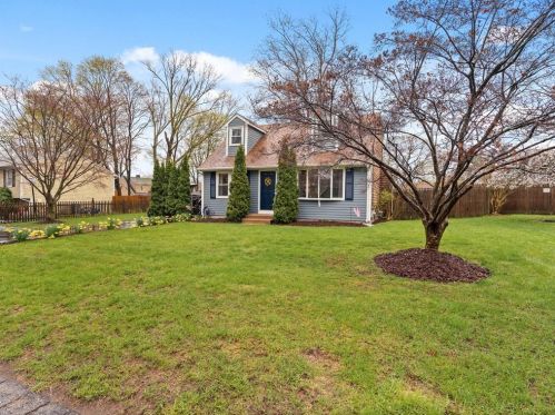 32 Hamlin Ave, Warwick, RI 02889-4608