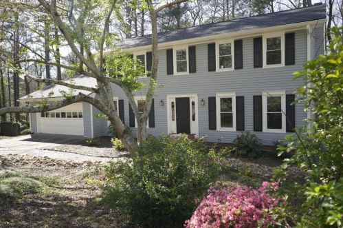 941 Beaver Ln, Lilburn, GA 30047-2605