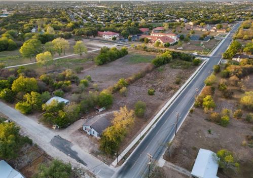 601 Burleson St, Uhland TX 78640-5323 exterior