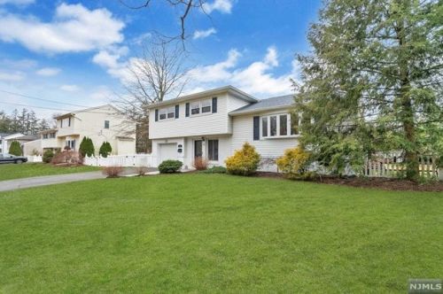 322 Jeffer St, Ridgewood, NJ 07450-2805