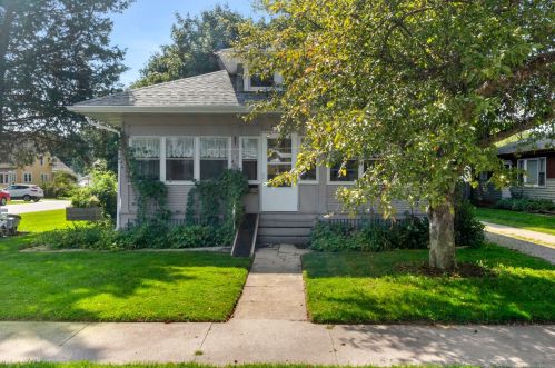 403 Lord Ave, Carpentersville, IL 60110-1826