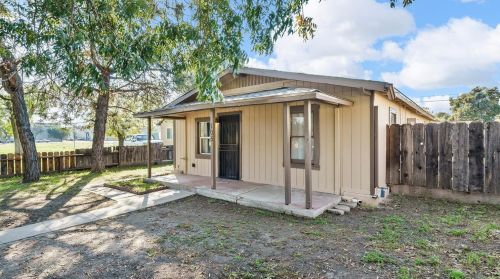 105 Pleasant St, Modesto, CA 95354-2631