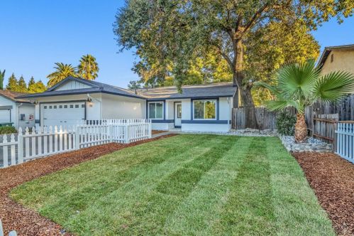 718 La Cruz Ln, Vacaville, CA 95687-5630