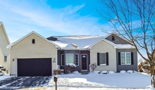 998 Hamilton Dr, Sycamore, IL 60178-9522