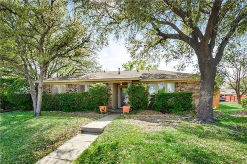 2011 Clermont Ct, Carrollton TX  75007-2201 exterior