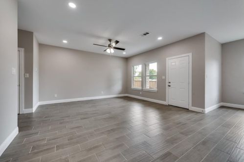 111 Mckinley St, Garland TX 75042-6709 exterior