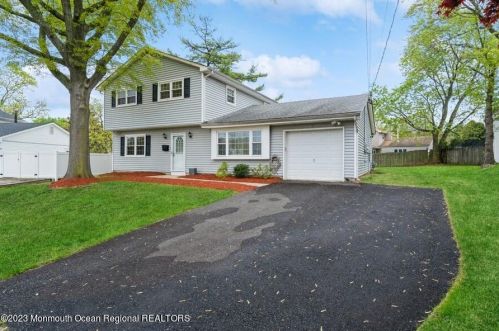 11 Mayo Pl, Hazlet, NJ 07730-1140