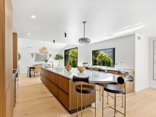 17252 Escalon Dr, Van Nuys CA  91436-4032 exterior