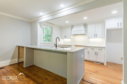 3314 Harris Dr, Atlanta GA  30337-1005 exterior