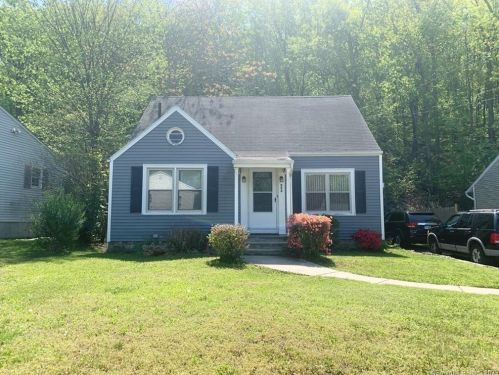 994 Pearl Lake Rd, Waterbury, CT 06706-2226