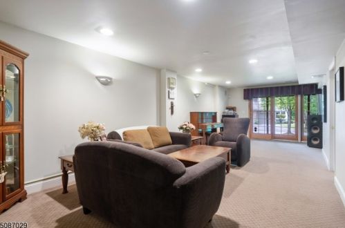 14 Ginger Ct, Princeton NJ  08540-9421 exterior