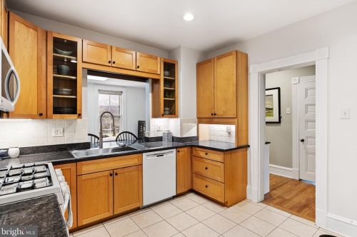 135 Warwick Rd, Tavistock NJ  08033-3706 exterior