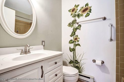 3 Manchester Ct, Tinton Falls NJ 07701-5492 exterior