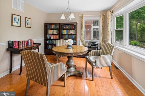 1063 Stuart Rd, Princeton NJ  08540-1219 exterior