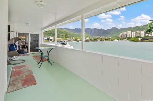 243 Ainahou St, Honolulu HI  96825-1512 exterior