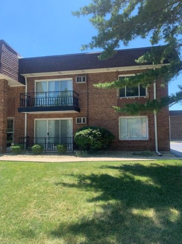 943 Olive Rd, Homewood, IL 60430-2459